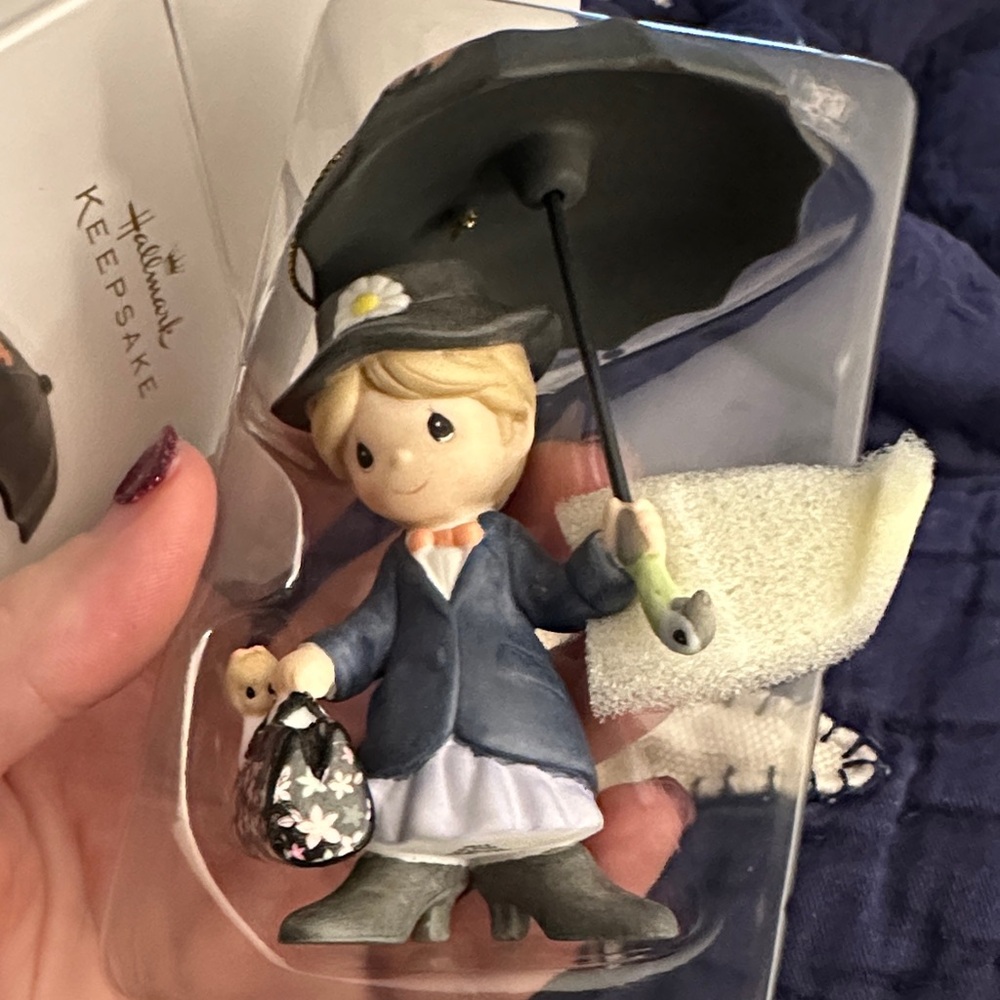 Hallmark Keepsake Mary Poppins Doll. Precious moments. 2011. - Picture 4 of 4